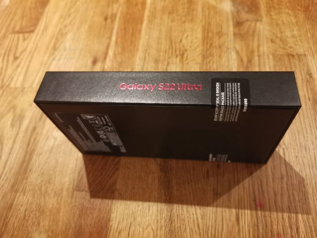 Brand new Samsung Galaxy S22 Ultra SM-S908BDS - 128GB - Burgundy (Unlocked)..jpg