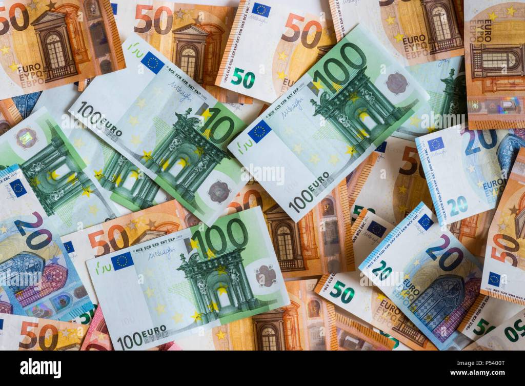 euro-argent-fond-d-especes-en-euros-de-l-argent-euro-banknotes-p5400t.jpg
